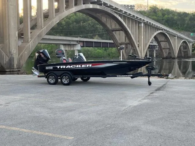 Slide: The Image of Tracker Savage 215 2025 - 101