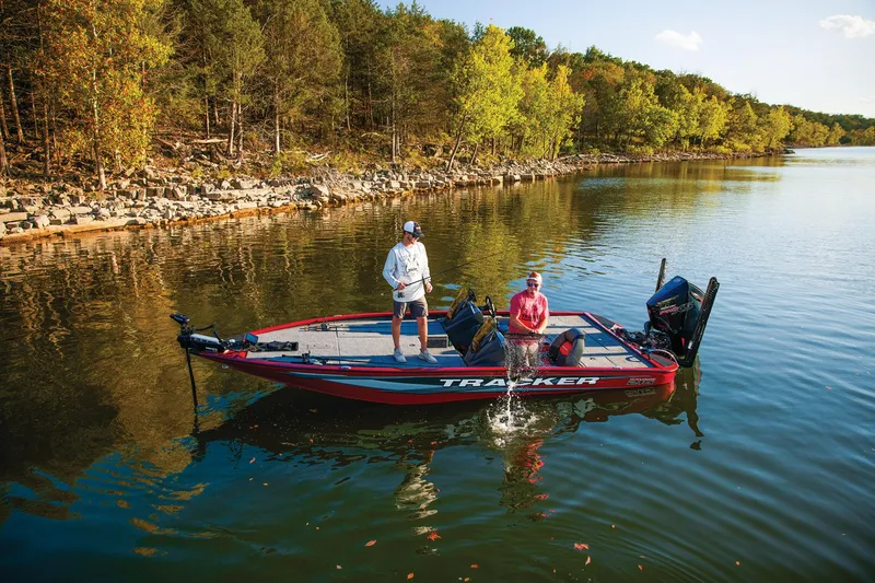 Slide: The Image of Tracker Savage 215 2025 - 88