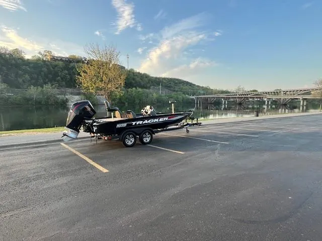 Slide: The Image of Tracker Savage 215 2025 - 92