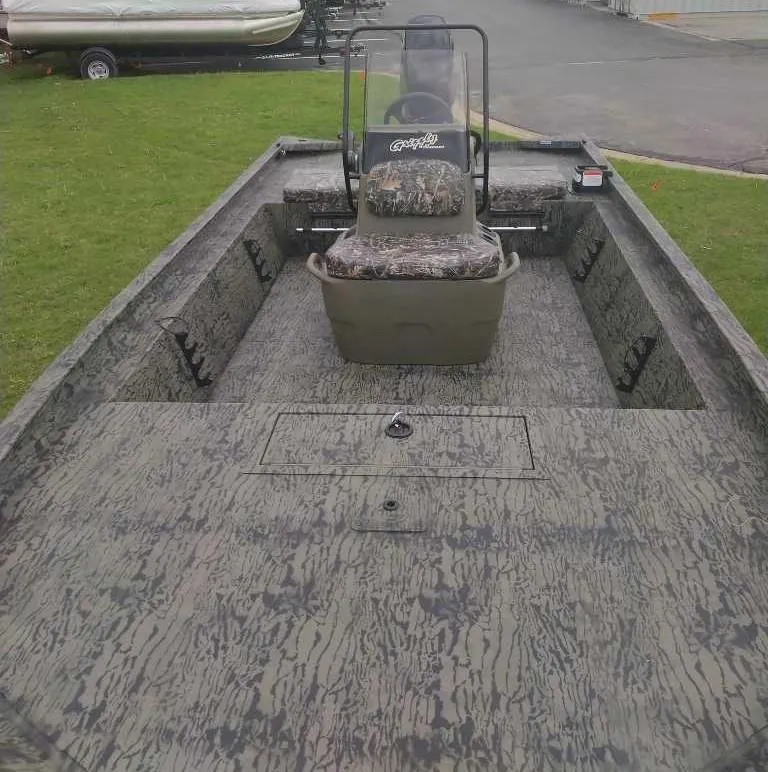 Slide: The Image of Tracker Grizzly 1860 CC 2025 - 63