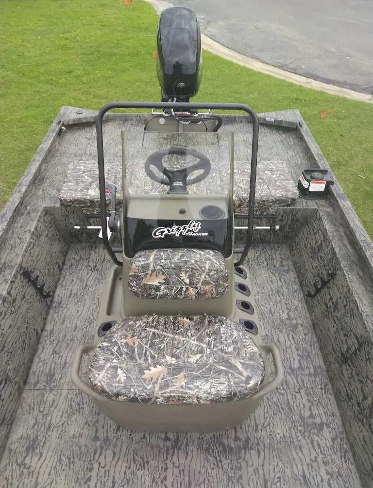 Slide: The Image of Tracker Grizzly 1860 CC 2025 - 64