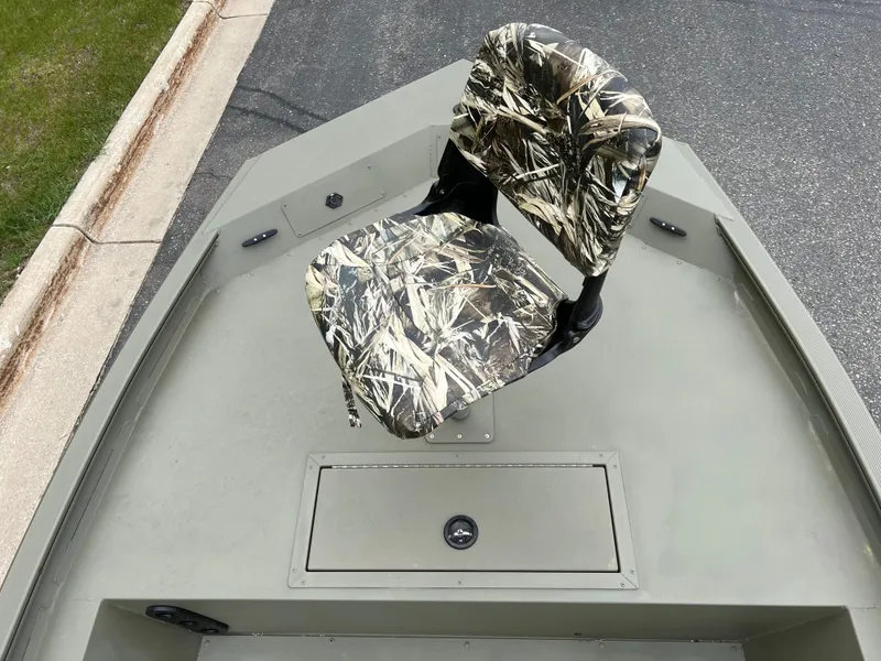 Slide: The Image of 2025 Tracker Grizzly 1754 SC boat with camo seat on deck. - 4