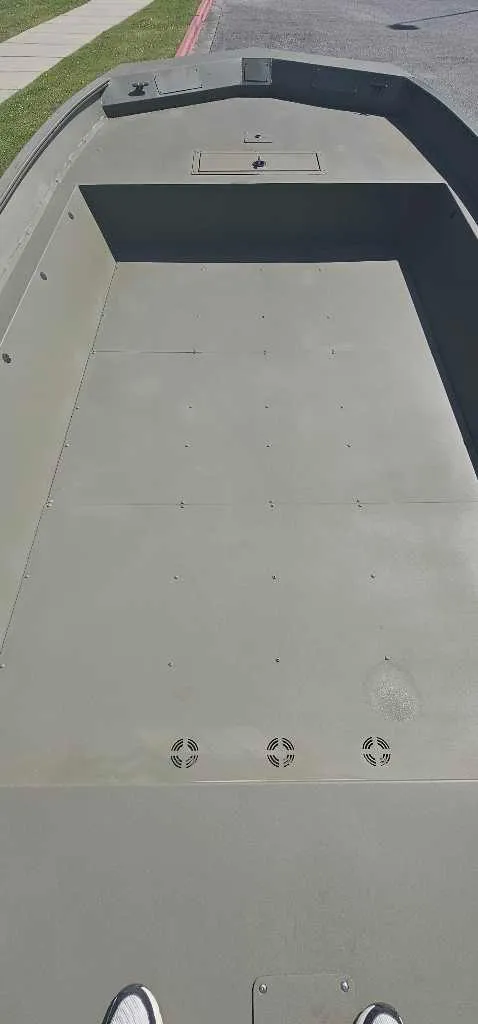 Slide: The Image of 2025 Tracker GRIZZLY 2072 Utility boat on trailer, side view. - 9