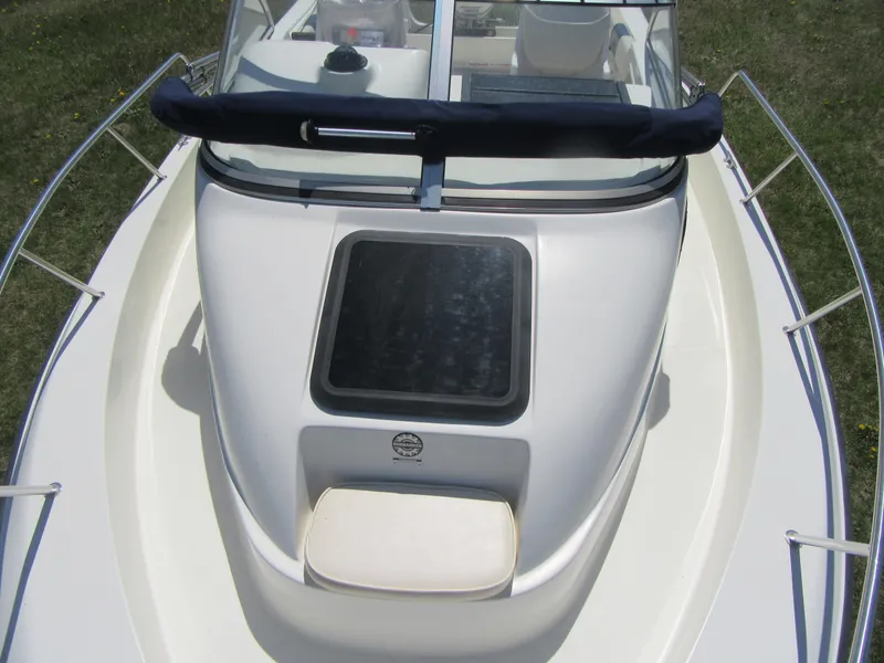 Slide: The Image of 2002 Fish Hawk 210 WA boat deck with windshield and seating area. - 19