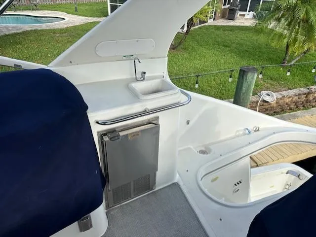 Slide: The Image of Carver 450 Voyager Pilothouse 2000 with outdoor kitchenette and sink. - 20
