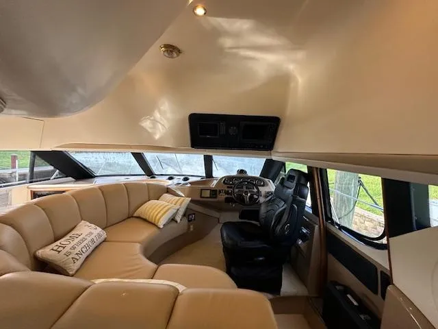 Slide: The Image of Interior of 2000 Carver 450 Voyager Pilothouse yacht. - 21