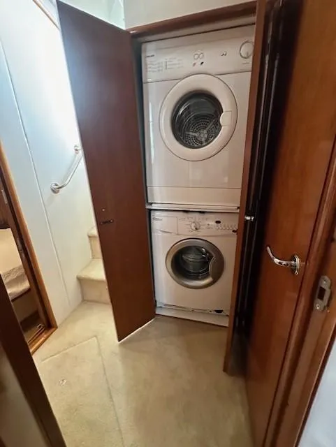 Slide: The Image of Carver Yachts 450 Voyager Pilothouse 2000 - 50