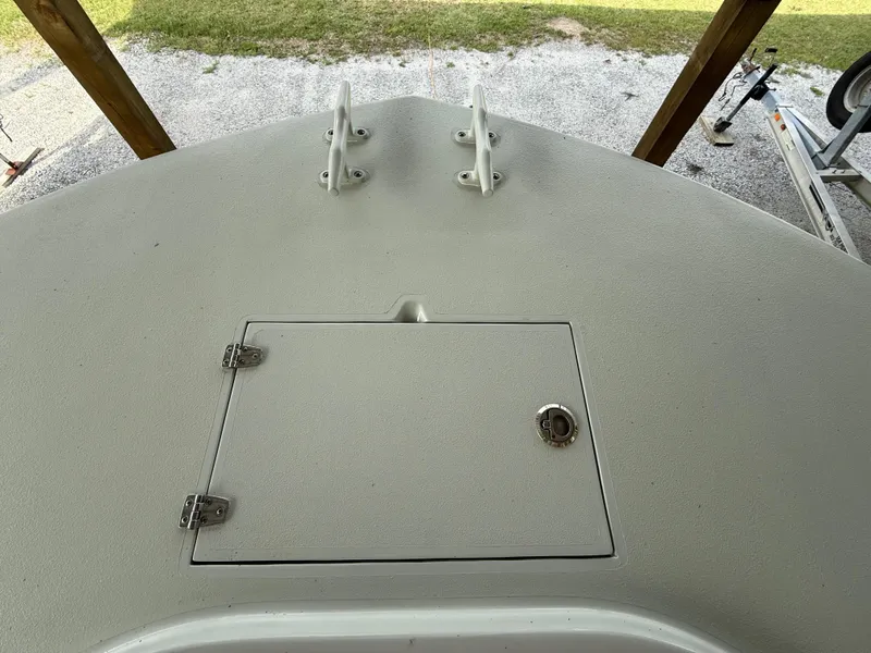 Slide: The Image of 2004 Boston Whaler Guardian 27 deck with hatch and cleats. - 9