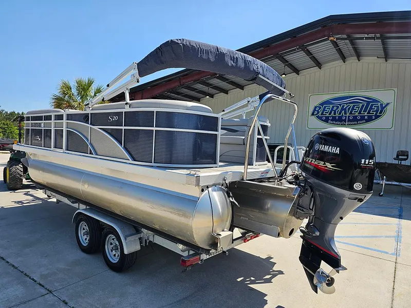 Slide: The Image of 2021 Bennington 20 SSR pontoon boat with Yamaha motor on trailer at Berkeley Outdoors. - 3