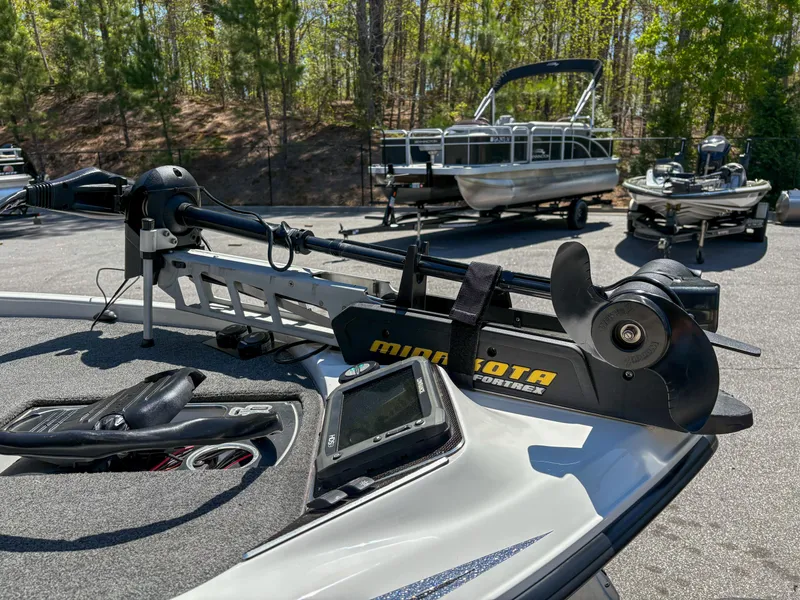 Slide: The Image of 2014 Skeeter FX 21 boat with Minn Kota trolling motor in a parking area. - 7