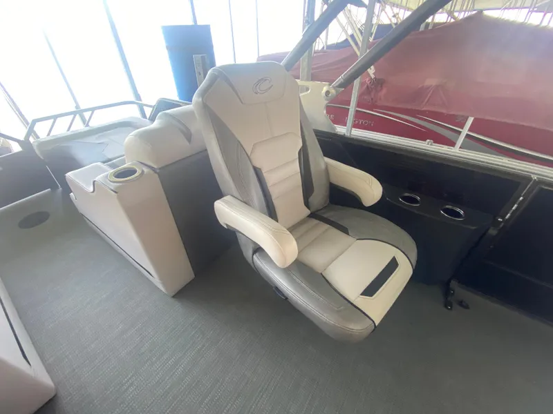Slide: The Image of Captain's chair on 2018 Crest Caliber 250 SLRC boat, featuring sleek design and comfortable seating. - 11