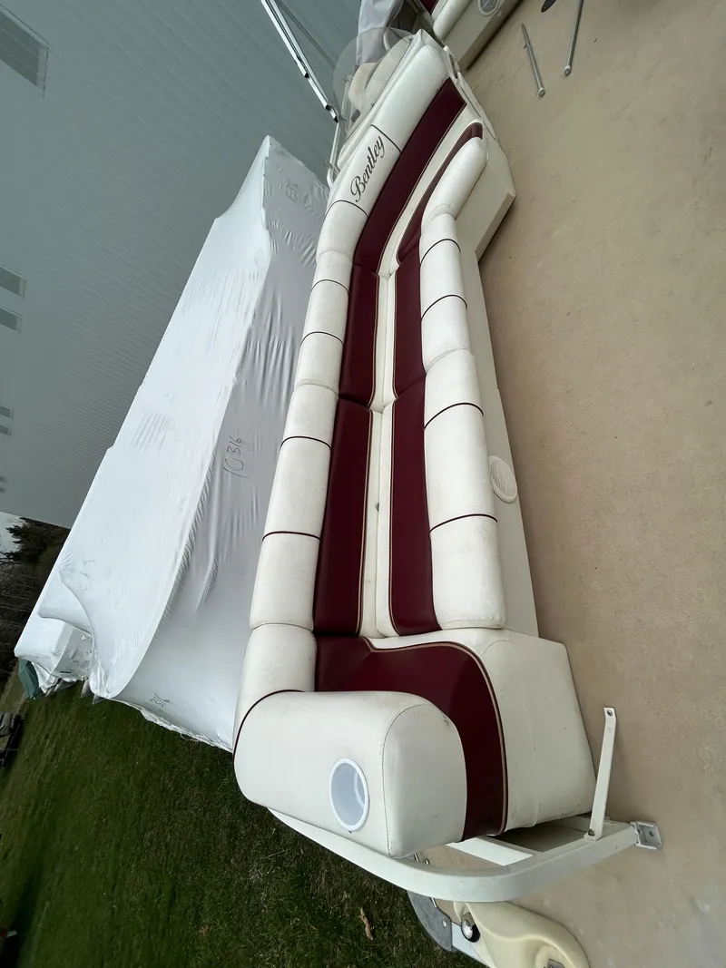 Slide: The Image of 2006 Bentley Pontoons 240 CRUISE boat seating with white and maroon upholstery. - 9