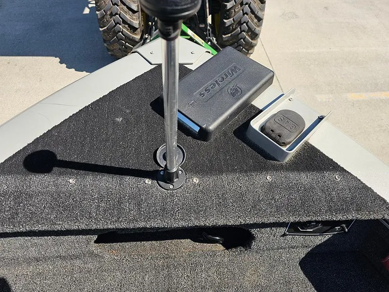 Slide: The Image of 2009 Lowe Fish & Ski FS165 boat deck with trolling motor and accessories. - 18