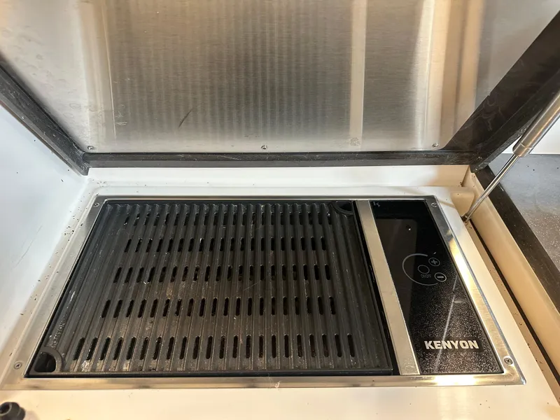 Slide: The Image of Tiara C44 Coupe 2018 - 13