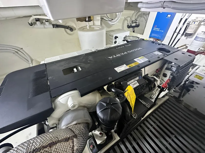 Slide: The Image of Tiara C44 Coupe 2018 - 15