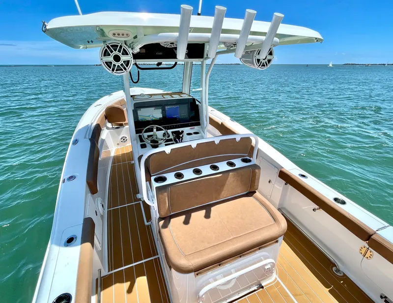 Slide: The Image of Sea Hunt Ultra 305 SE 2024 - 10