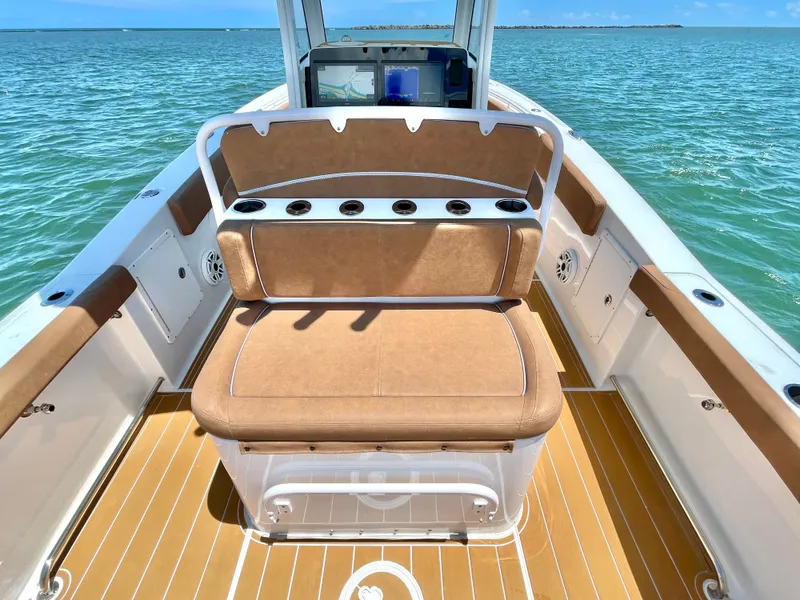 Slide: The Image of Sea Hunt Ultra 305 SE 2024 - 12