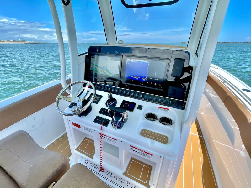 Slide: The Image of Sea Hunt Ultra 305 SE 2024 - 13