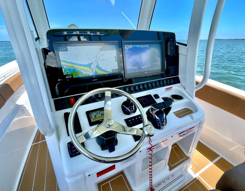 Slide: The Image of Sea Hunt Ultra 305 SE 2024 - 14