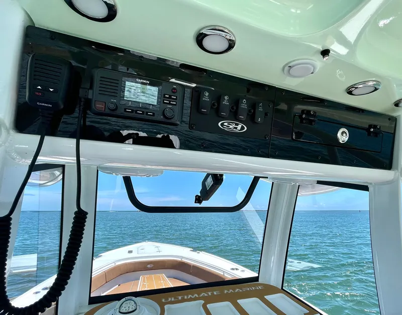 Slide: The Image of Sea Hunt Ultra 305 SE 2024 - 21