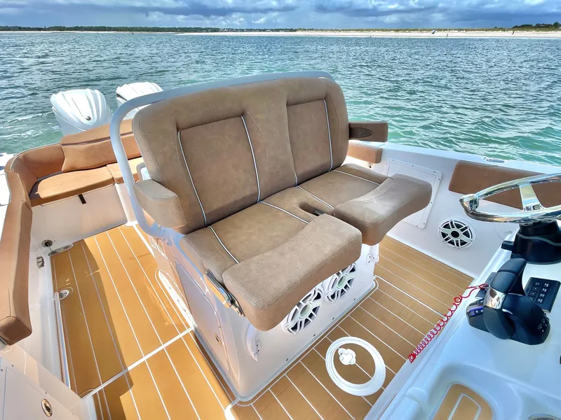 Slide: The Image of Sea Hunt Ultra 305 SE 2024 - 23