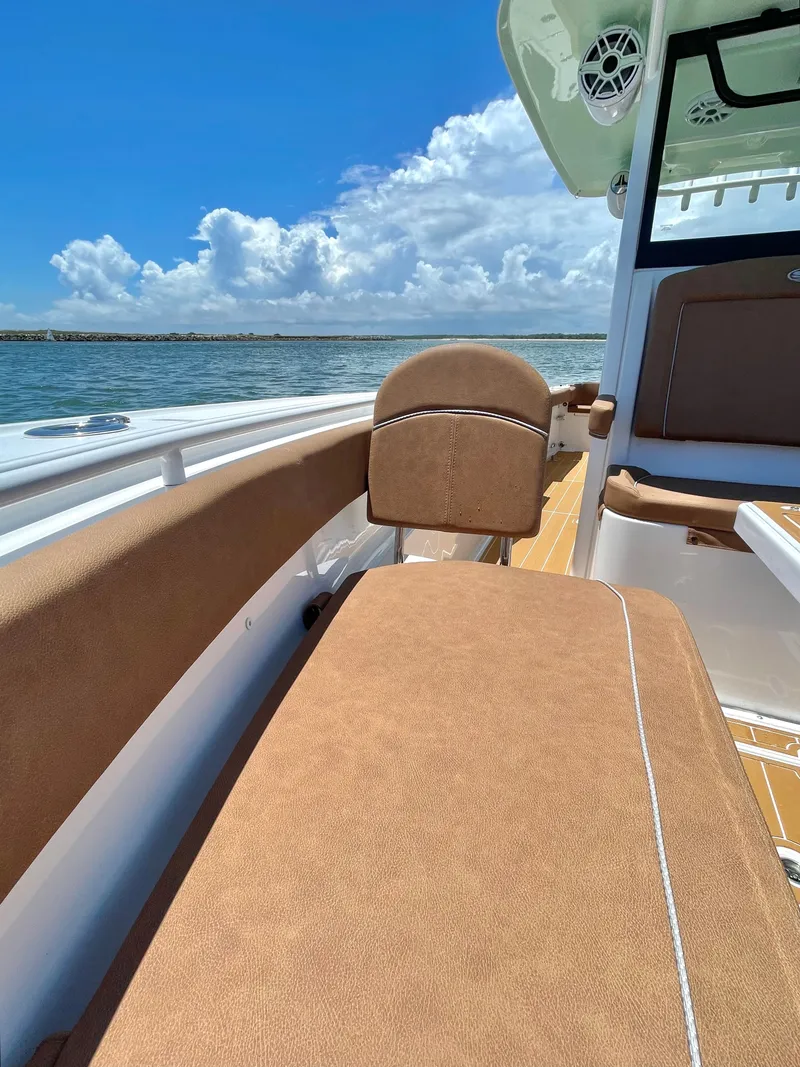 Slide: The Image of Sea Hunt Ultra 305 SE 2024 - 28