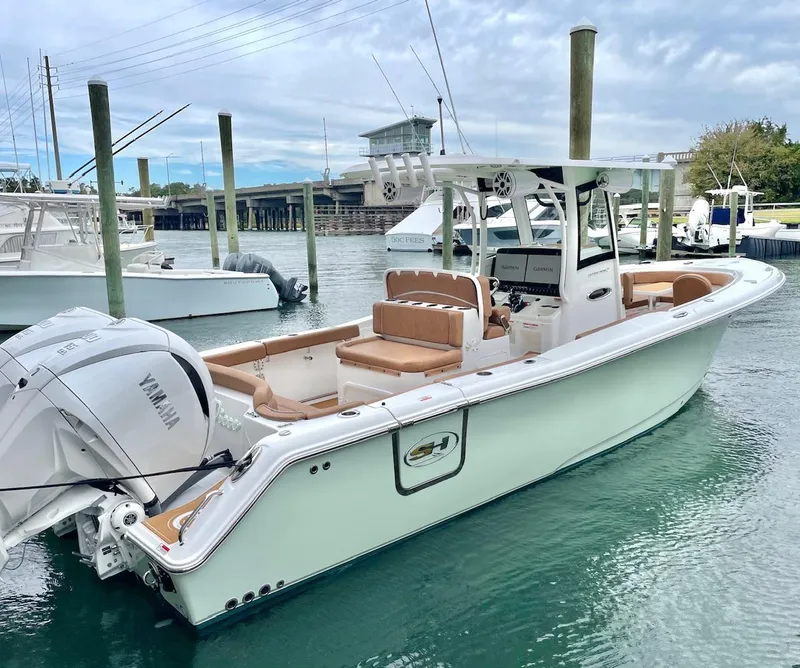 Slide: The Image of Sea Hunt Ultra 305 SE 2024 - 3