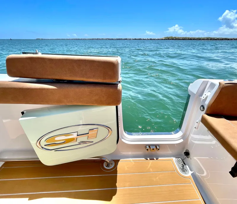 Slide: The Image of Sea Hunt Ultra 305 SE 2024 - 30