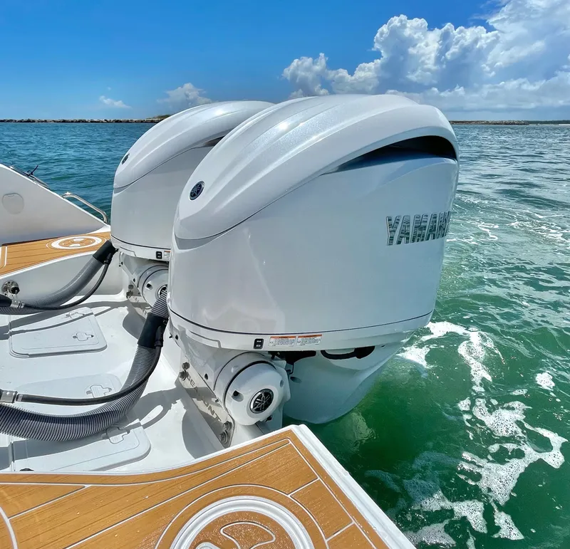 Slide: The Image of Sea Hunt Ultra 305 SE 2024 - 31