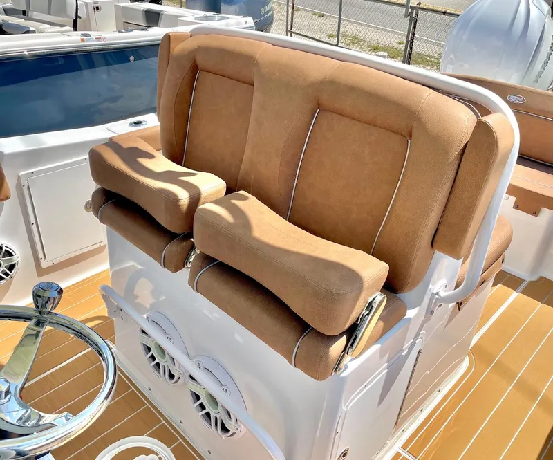 Slide: The Image of Sea Hunt Ultra 305 SE 2024 - 35