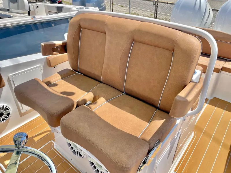 Slide: The Image of Sea Hunt Ultra 305 SE 2024 - 36