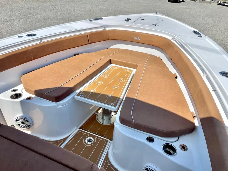 Slide: The Image of Sea Hunt Ultra 305 SE 2024 - 37