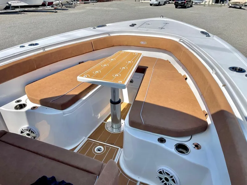 Slide: The Image of Sea Hunt Ultra 305 SE 2024 - 38