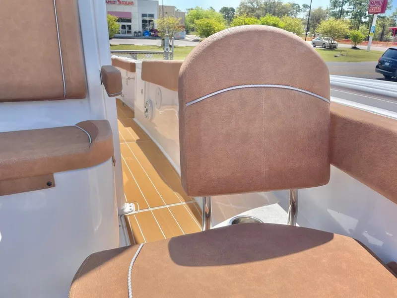 Slide: The Image of Sea Hunt Ultra 305 SE 2024 - 40