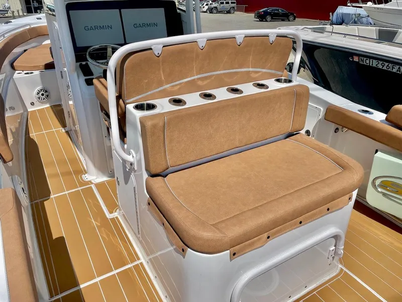 Slide: The Image of Sea Hunt Ultra 305 SE 2024 - 41