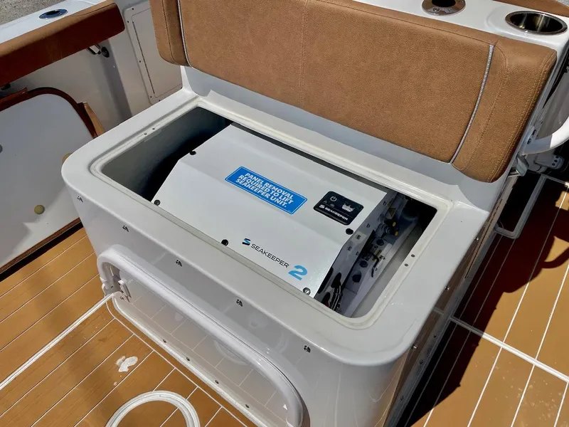 Slide: The Image of Sea Hunt Ultra 305 SE 2024 - 42