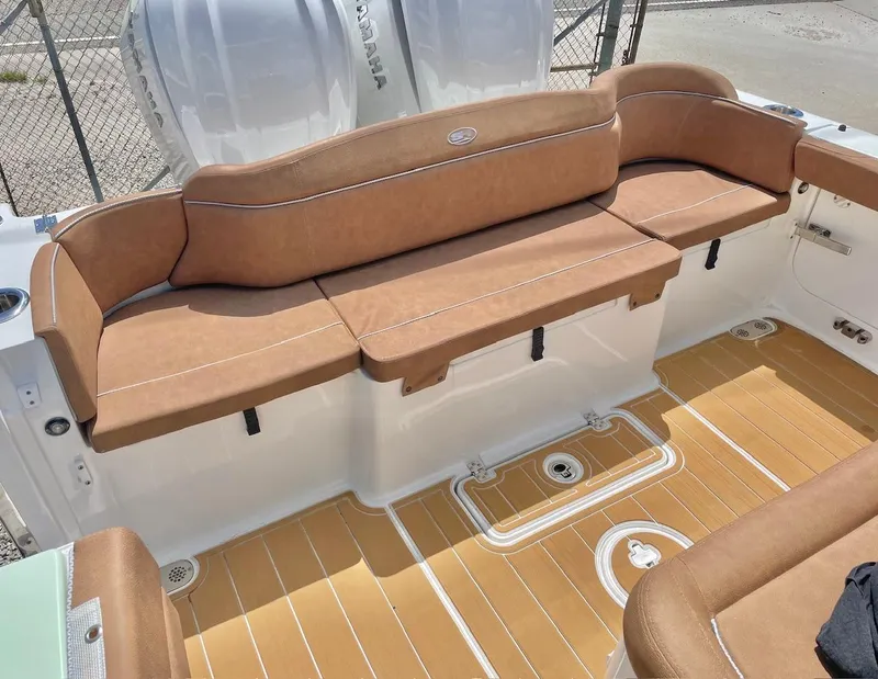 Slide: The Image of Sea Hunt Ultra 305 SE 2024 - 43