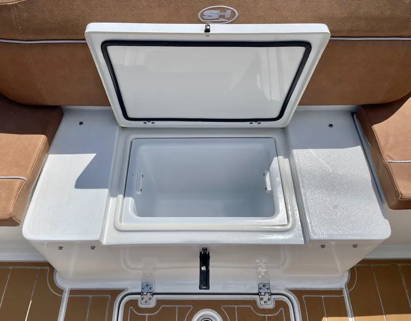 Slide: The Image of Sea Hunt Ultra 305 SE 2024 - 44