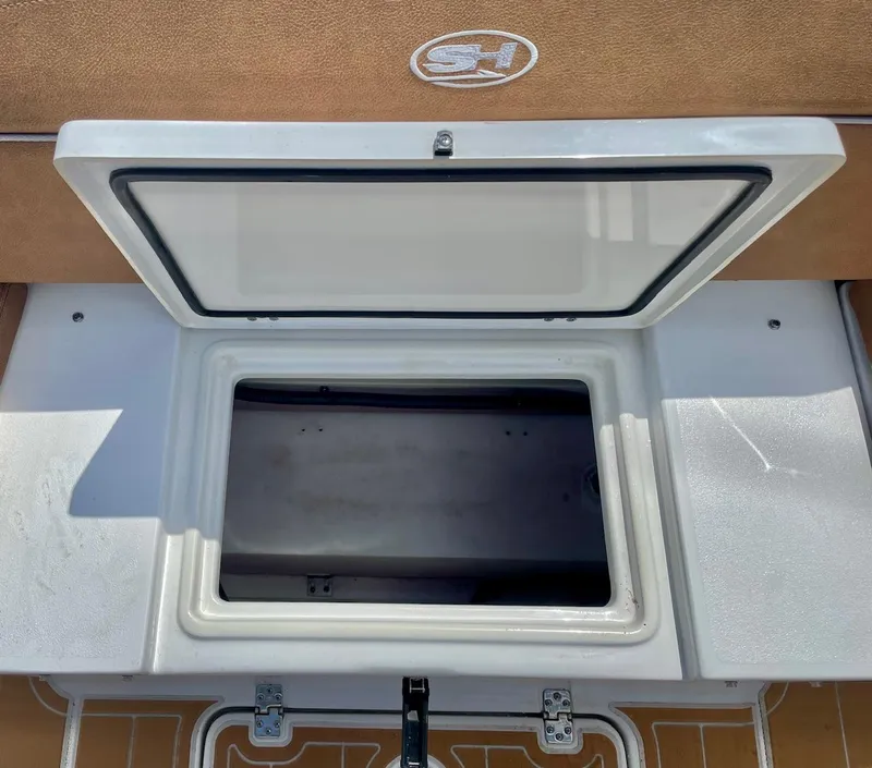 Slide: The Image of Sea Hunt Ultra 305 SE 2024 - 45