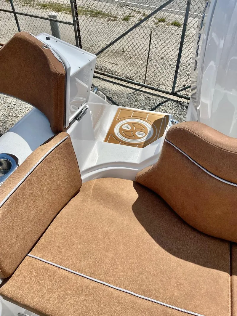 Slide: The Image of Sea Hunt Ultra 305 SE 2024 - 46