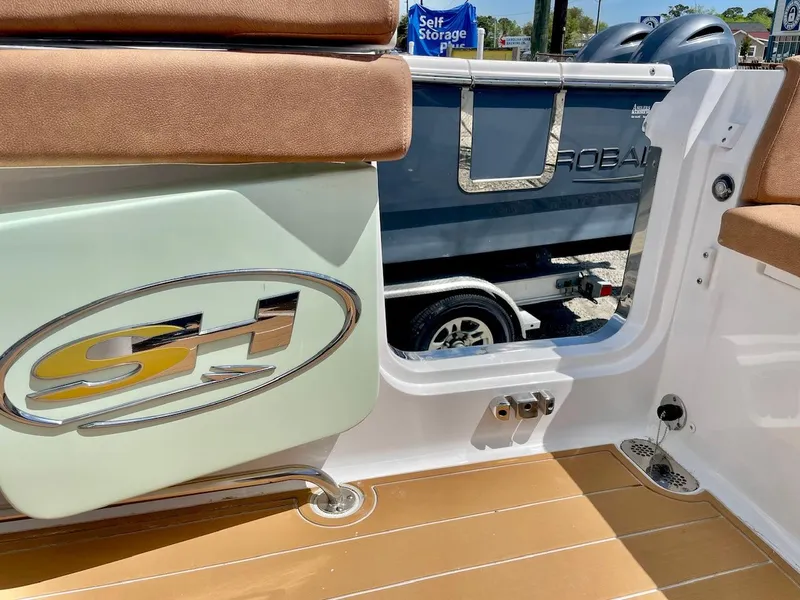 Slide: The Image of Sea Hunt Ultra 305 SE 2024 - 48