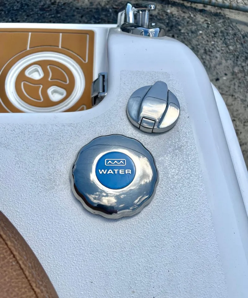 Slide: The Image of Sea Hunt Ultra 305 SE 2024 - 49