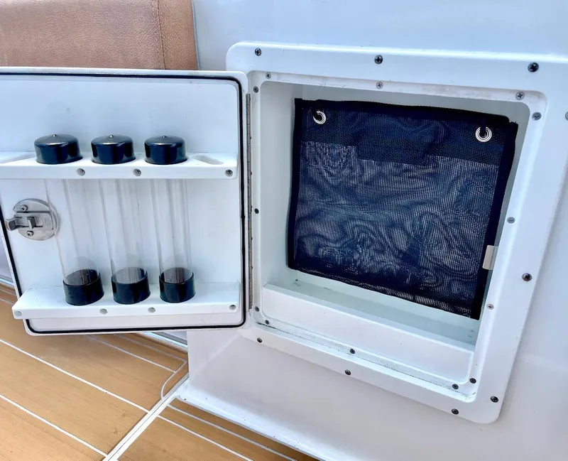 Slide: The Image of Sea Hunt Ultra 305 SE 2024 - 50