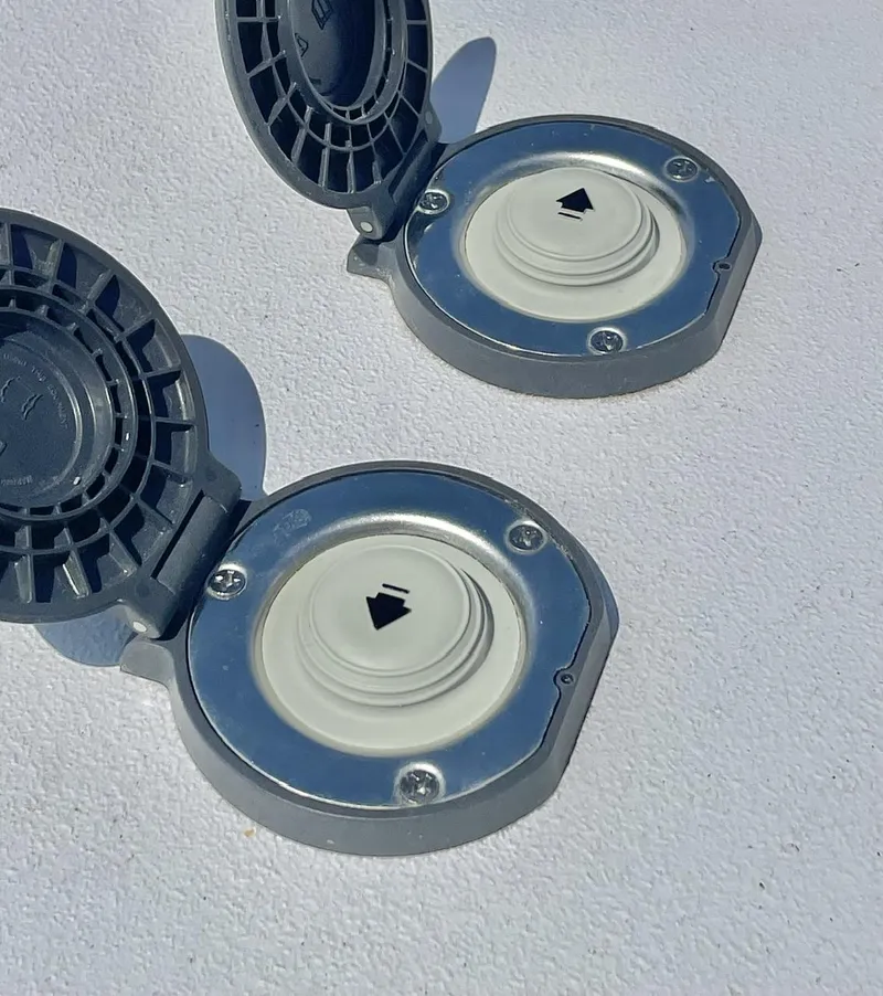 Slide: The Image of Sea Hunt Ultra 305 SE 2024 - 51