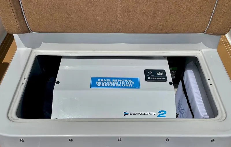 Slide: The Image of Sea Hunt Ultra 305 SE 2024 - 56