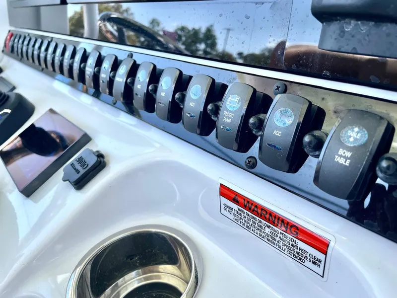 Slide: The Image of Sea Hunt Ultra 305 SE 2024 - 58