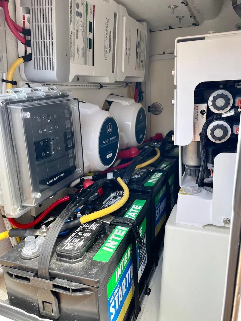 Slide: The Image of Sea Hunt Ultra 305 SE 2024 - 59