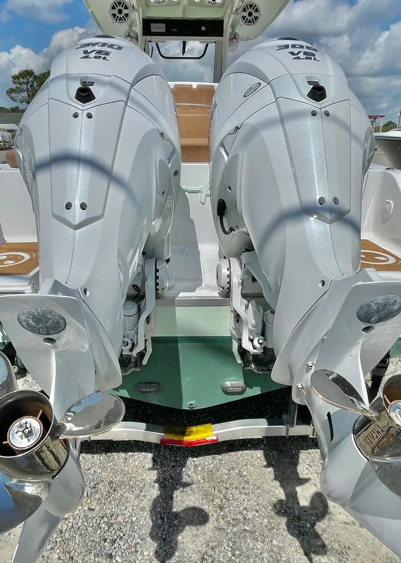 Slide: The Image of Sea Hunt Ultra 305 SE 2024 - 60