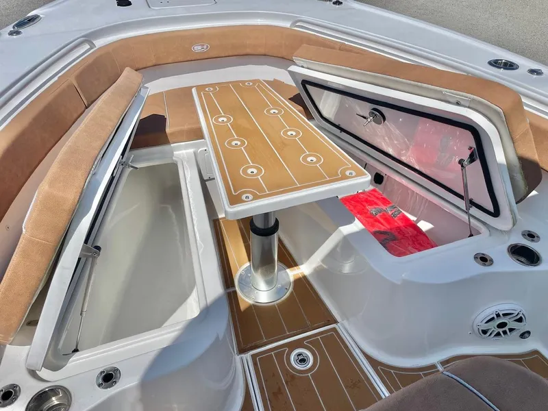 Slide: The Image of Sea Hunt Ultra 305 SE 2024 - 61