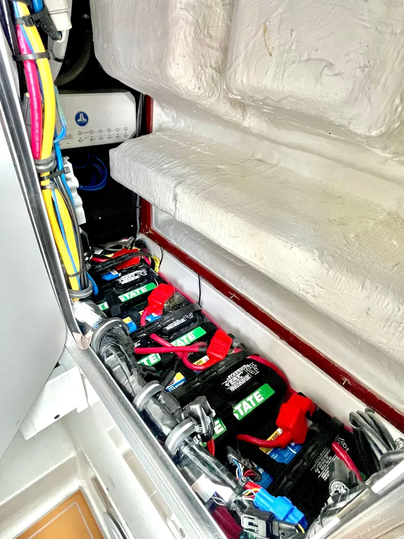 Slide: The Image of Sea Hunt Ultra 305 SE 2024 - 69